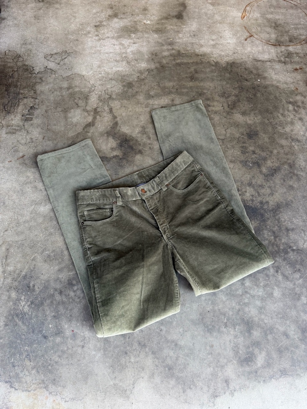 LL Bean Favorite Fit Corduroy Pants Women’s Size 6 Olive Green Straight Leg